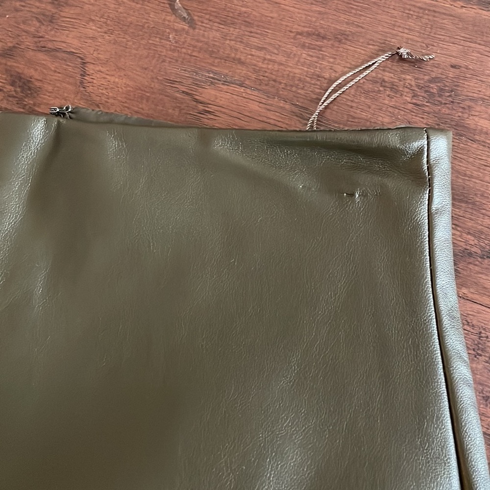 Eva Mendez faux leather skirt - Picture 3 of 5